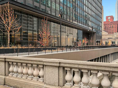 Regus Business Centre in Illinois, Chicago - West Loop Riverside Plaza Center