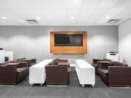 Leigh Delamere, Leigh Delamere Services - Regus Express