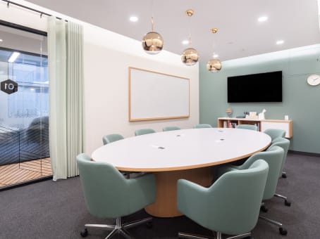 Large Conference Room (Seats 10)