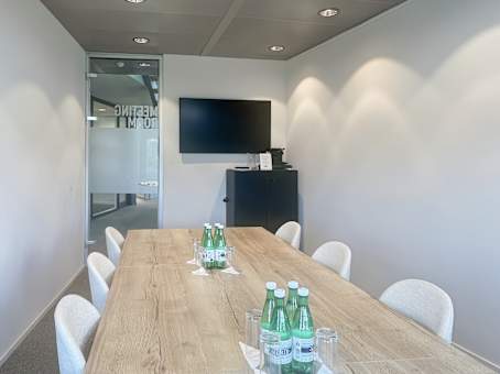 Medium Meeting Room